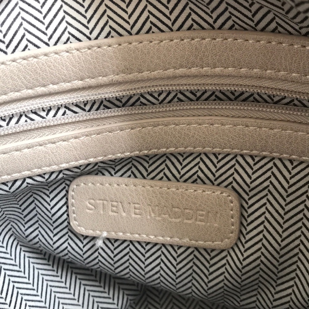 Off-White Faux Leather Crossbody Purse - Picture 4 of 6